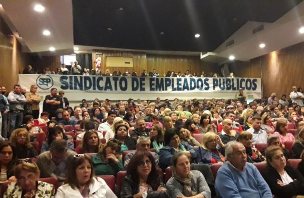 Estatales aceptaron la suma de $ 3.000 de la Provincia como compensación salarial