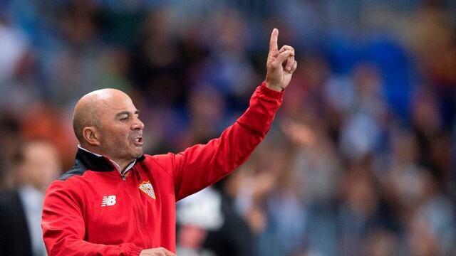 Sevilla's Argentinian head coach Jorge Sampaoli gestures on the sideline during the Spanish league football match Malaga CF vs Sevilla FC at La Rosaleda stadium in Malaga on May 1, 2017. / AFP PHOTO / JORGE GUERRERO espau00f1a Jorge Sampaoli campeonato torneo liga espau00f1ola espau00f1ol futbol futbolistas partido malaga sevilla