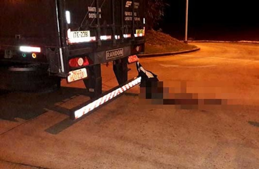 Un camionero arrastró durante 30 kilómetros un cadáver