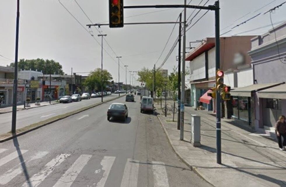 Un motociclista falleció al impactar contra un árbol en la zona noroeste