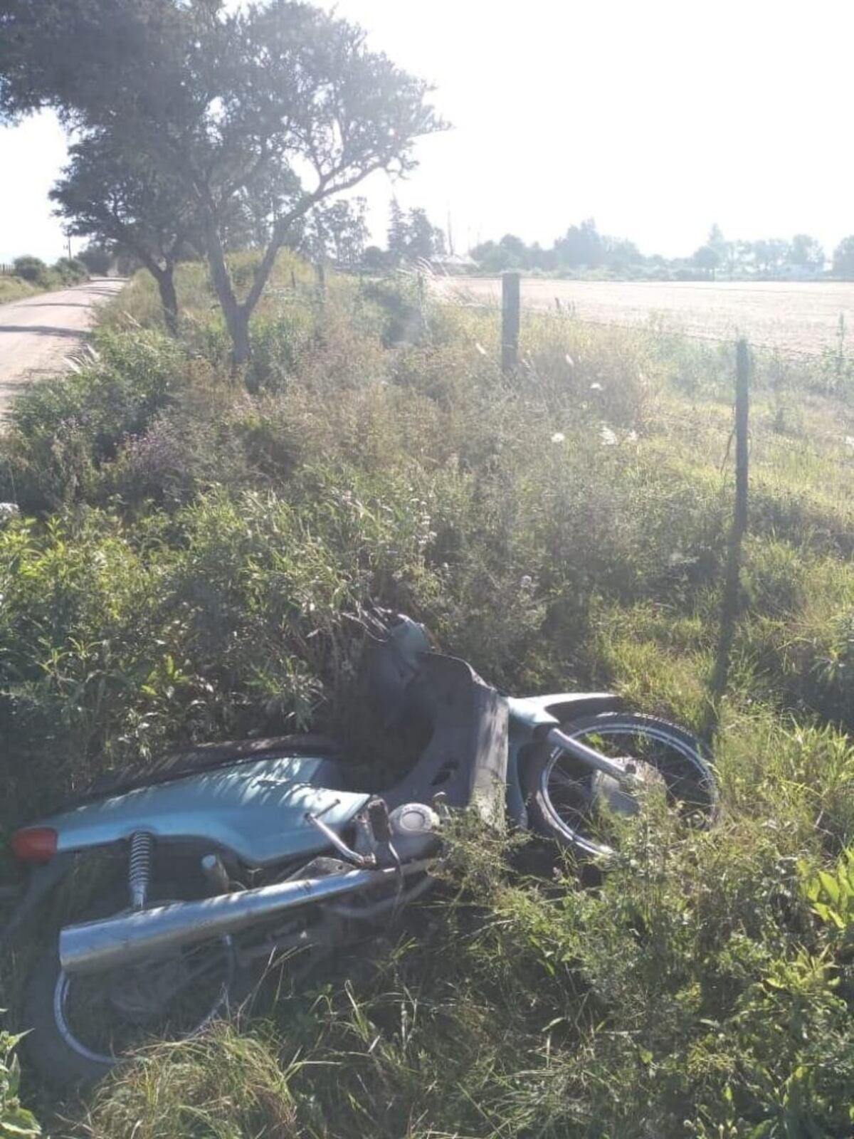 Motocicleta encontrada sobre los pastizales, en Malagueño\u002E