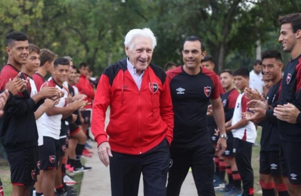 Jorge Griffa y técnicos de inferiores de Newell's donan el 35% del sueldo