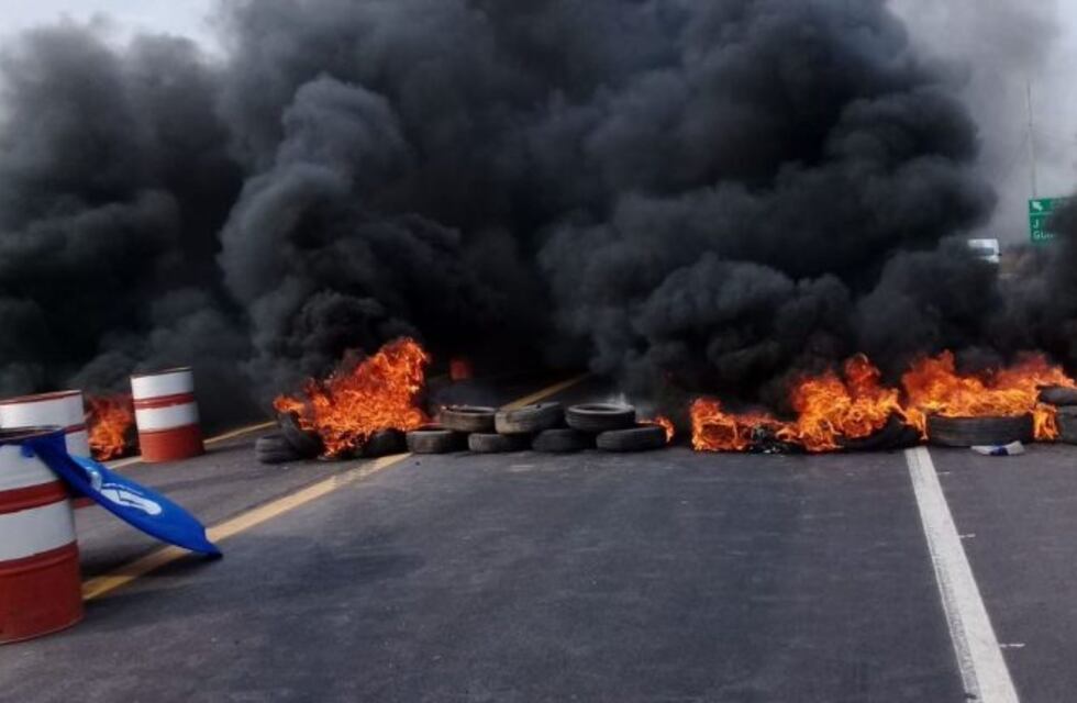 Caos y embotellamiento en Ruta 9 norte por un reclamo