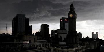 torre de los ingleses\r\n\r\nDYN29, BUENOS AIRES 24/01/2017, TORMENTA EN LA CIUDAD DE BUENOS AIRES\u002E\r\nFOTO\u002EDYN/PABLO AHARONIAN\u002E ciudad de buenos aires tormenta sobre la ciudad de buenos aires clima tormentas nubes de tormenta