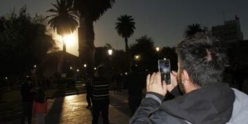 Eclipse solar desde la Plaza 25\u002E