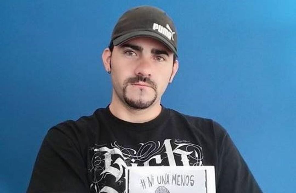 Un mendocino tatúa gratis a víctimas de violencia de género que quieren tapar cicatrices