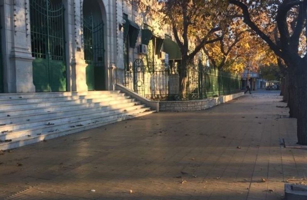 Centro Cívico, escuelas y comercios vacíos por el paro nacional