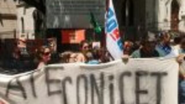 La asamblea de CONICET Rosario se realizaba este lunes en Ocampo y Esmeralda.