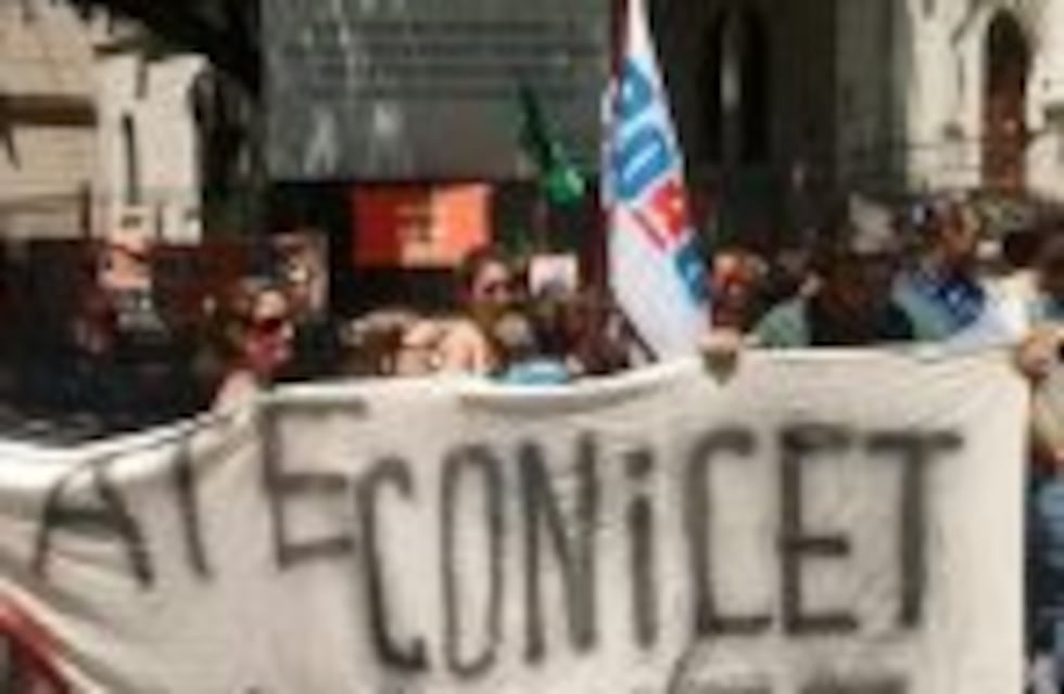 Científicos del CONICET Rosario están de paro y concentran en la Siberia