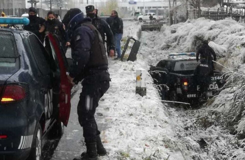 Un móvil policial cayó a un zanjón en Tupungato