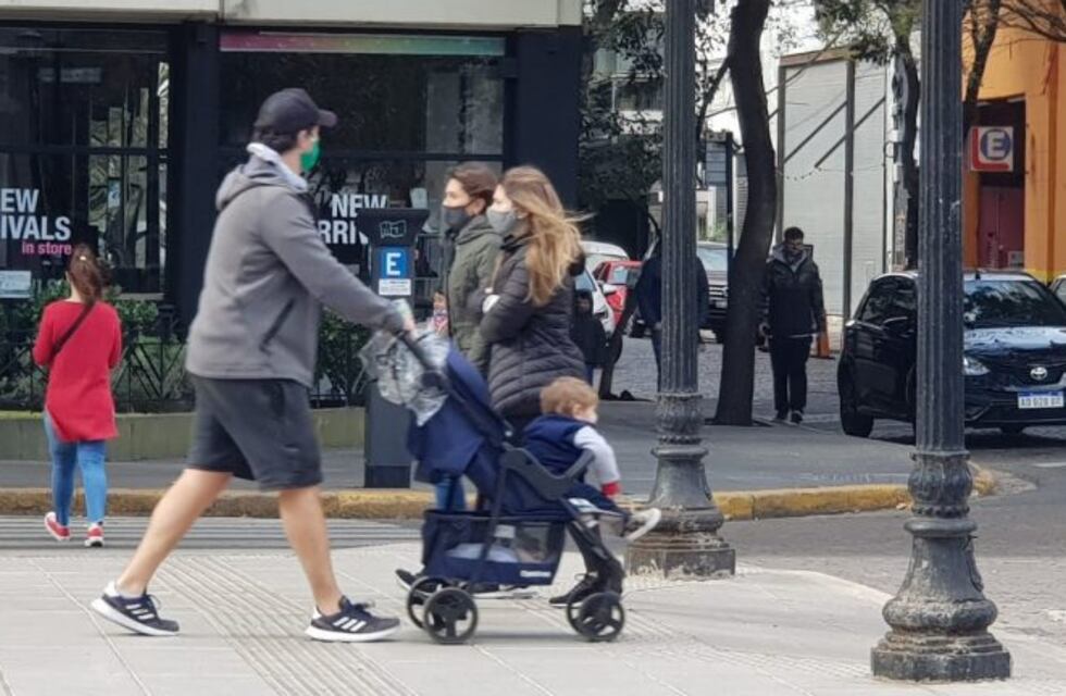 Rosario estrenó con frío los paseos recreativos de cuarentena por coronavirus