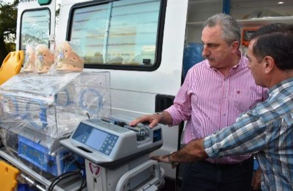 Passalacqua entregó diez ambulancias nuevas a hospitales provinciales
