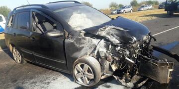 El Volkswagen Suran iba hacia el sur y se cruzó de carril\u002E (@tvregnoticias)
