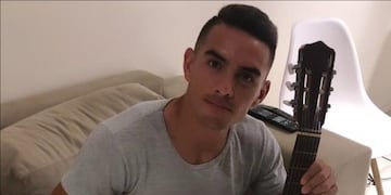 Toque maestro\u002E El lateral izquierdo de Talleres tiene como hobby tocar la viola\u002E