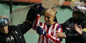 Una noche bochornosa\u002E El Bofo Bautista se retira de la Bombonera agredido, en 2005\u002E Quiere ver campeón a River\u002E