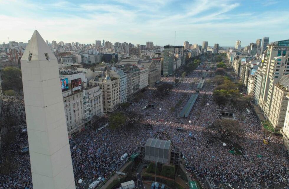 Mauricio Macri encabezó una multitudinaria "marcha del millón" en el Obelisco
