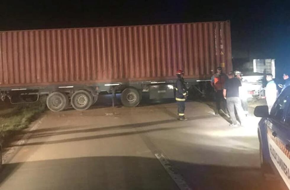 General Roca: despistó un camión en autopista Córdoba - Rosario
