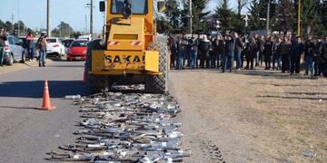 La máquina pasó unas cuatro veces para asegurar la destrucción\u002E Foto: Chiche Herrera