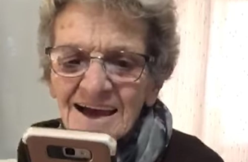 Emocionante: una abuela conoció a su bisnieto por videollamada