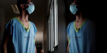 Doctor Marcelo Moretti poses for a photo in the COVID-19 intensive care unit of a hospital in Buenos Aires, Argentina, Tuesday, Sept\u002E 15, 2020\u002E (AP Photo/Natacha Pisarenko) TERAPIA INTENSIVA - CASOS DEL DIA