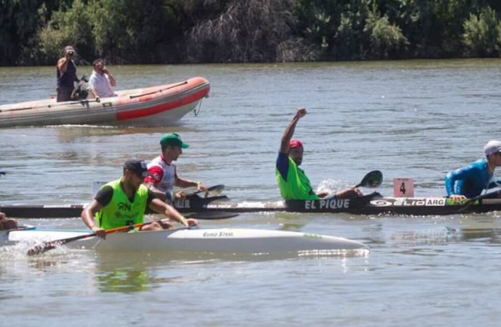 Néstor Pinta y Martín Mozzicafreddo pasaron al frente en la Regata del río Negro