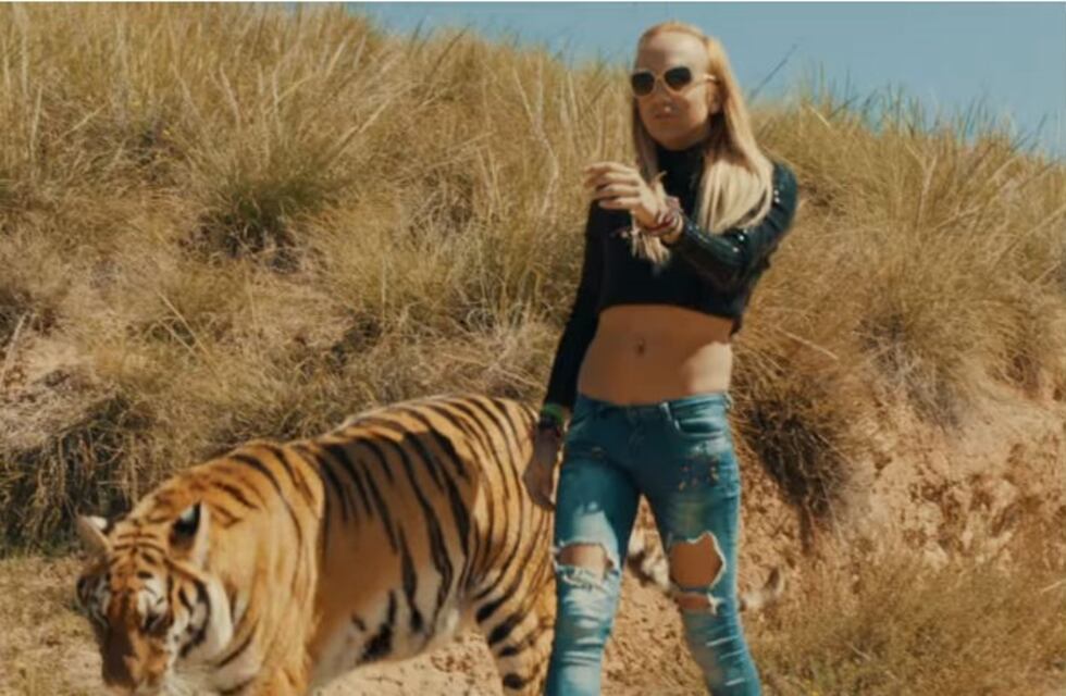 "Menéalo" el hit que lanzó Aless Gibaja