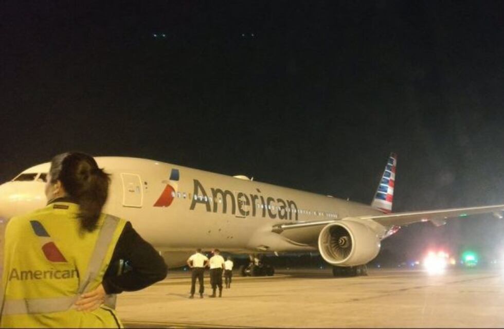 Susto en Ezeiza: un avión de American Airlines tuvo que aterrizar de emergencia