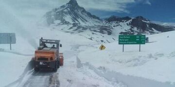El paso internacional Pehuenche se mantiene cerrado\u002E