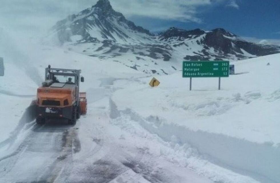 Continúa cerrado el paso Pehuenche