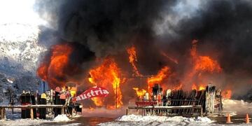 Se incendio de nuevo un comercio en cerro Chapelco\u002E Fotografía: Mariel Lesnichevsky\u002E