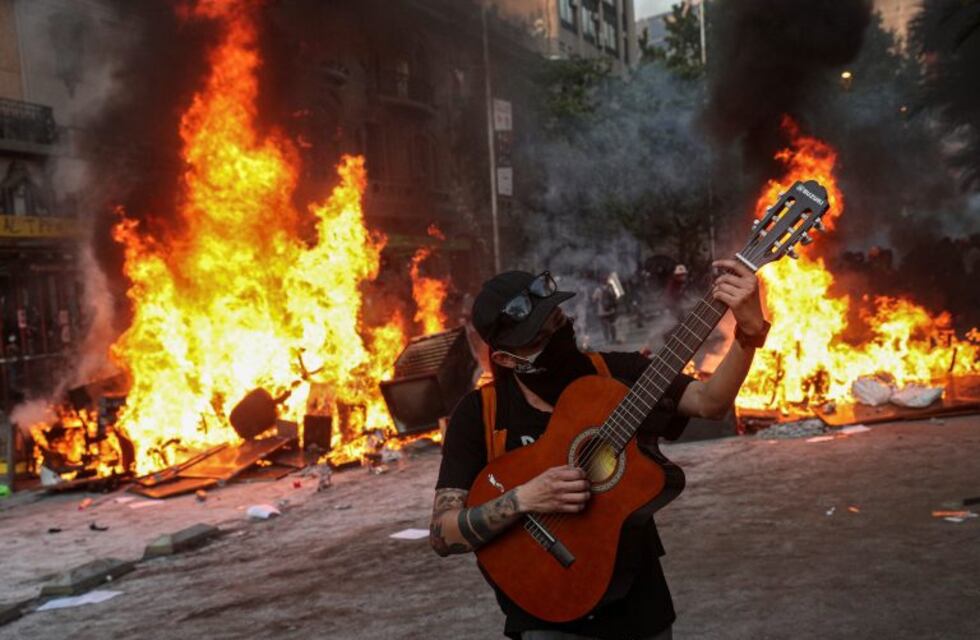 Chile: las protestas del martes dejaron un saldo de 849 detenidos y 46 civiles heridos