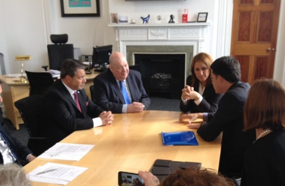 Rosario y Liverpool firmaron un convenio de cooperación bilateral inédito tras la guerra de Malvinas