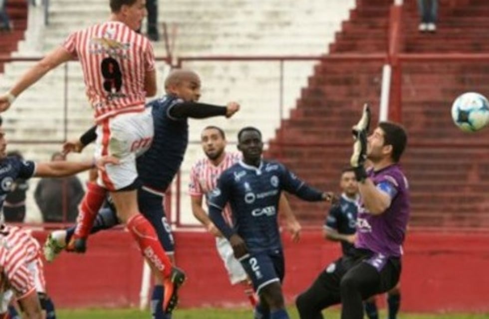 B Nacional: La Lepra pelea contra el descenso con su propio juego