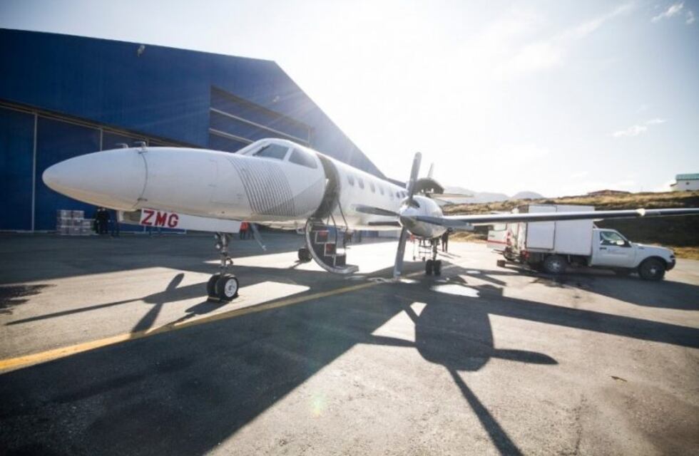 Avión sanitario arribó a la provincia con respiradores, reactivos e insumos