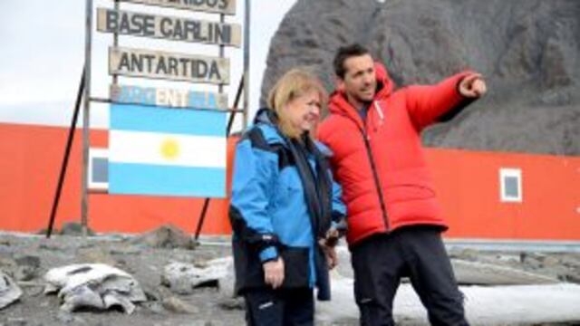 DYN32, ANTARTIDA, 13/01/2017, LA CANCILLER SUSANA MALCORRA JUNTO AL JEFE DE CIENTIFICOS LUCAS RUBERTO, DURANTE SU VISITA A LA BASE CARLINI. FOTO:DYN/CANCILLERIA.