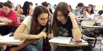 Estudiantes universitarios de Misiones\u002E