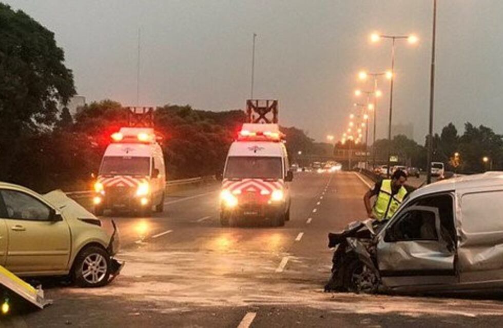 Choque en la General Paz entre un auto y una camioneta que iba en contramano