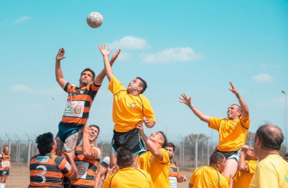 Facundo Torres participó de un partido de rugby con reclusos de Bouwer
