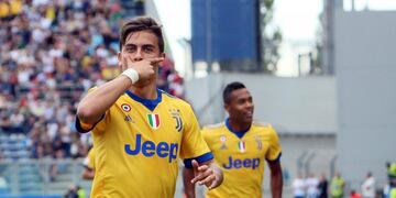 Juventus' Paulo Dybala celebrates after scoring during a Serie A soccer match between Sassuolo and Juventus, at Mapei Stadium in Reggio Emilia, Italy, Sept\u002E 17, 2017\u002E(Elisabetta Baracchi/ANSA via AP)