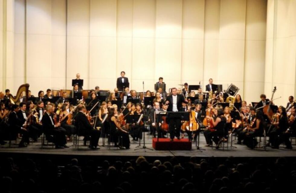 Músicos de la Sinfónica piden pasar a planta permanente del Estado