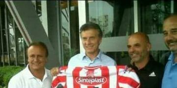 Los dirigentes tatengues también se sumaron a posar para la foto\u002E (@mariogaloppo)