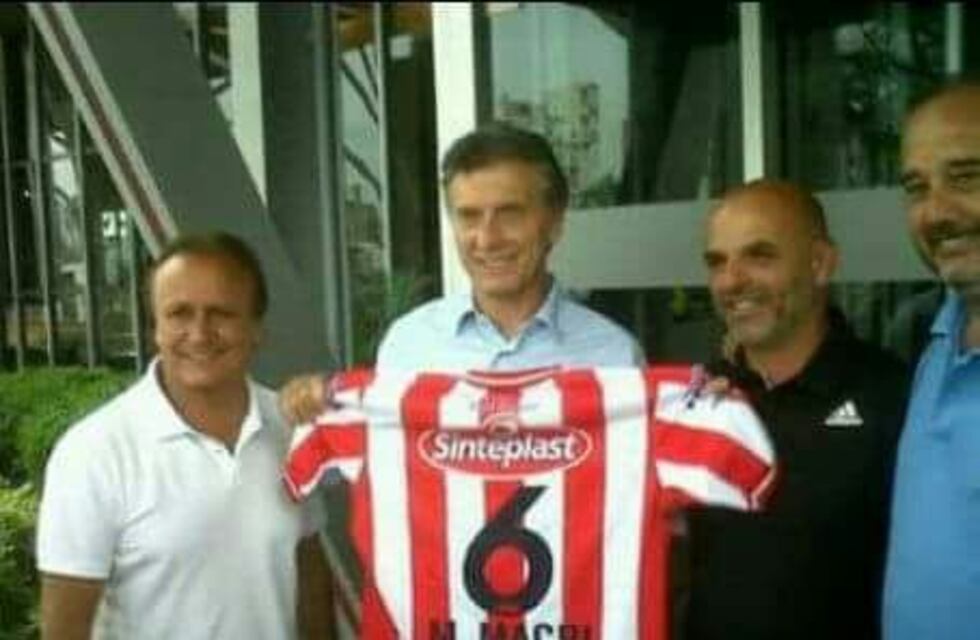 Miguel Del Sel recibió a Macri en la ciudad de Santa Fe con una camiseta de Unión