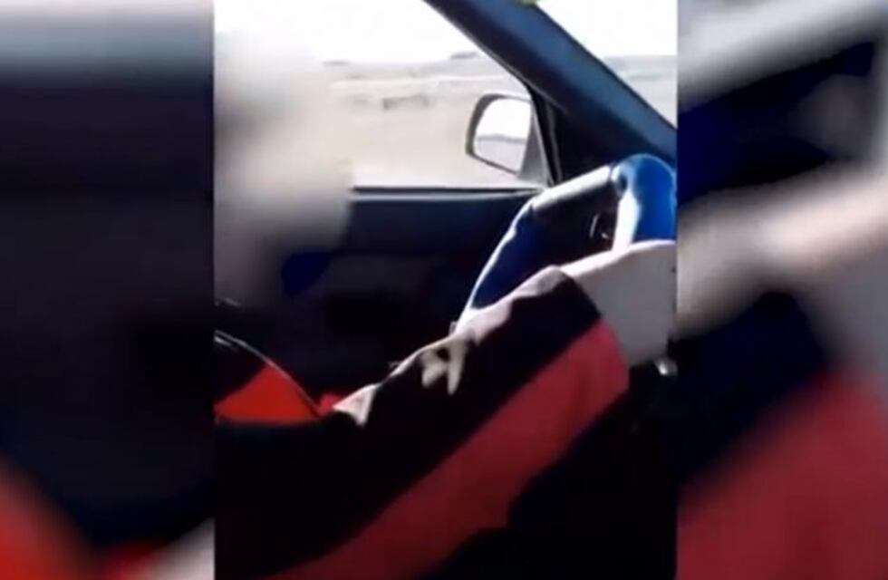 "Acelerá maricón": la frase de un padre al enseñarle a manejar a su hijo de diez años en plena ruta