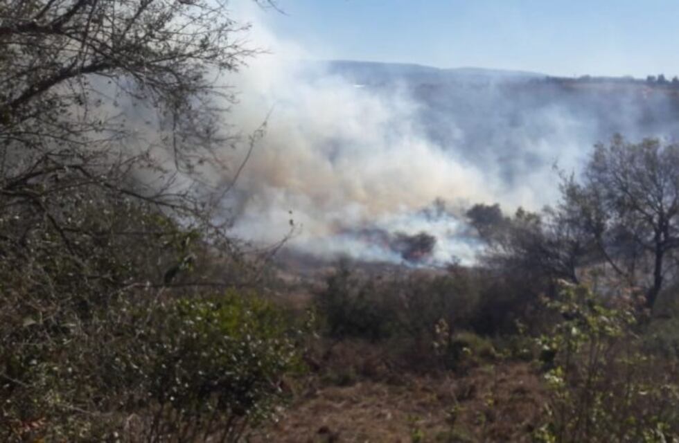 Importante incendio en barrio La Loma de Carlos Paz