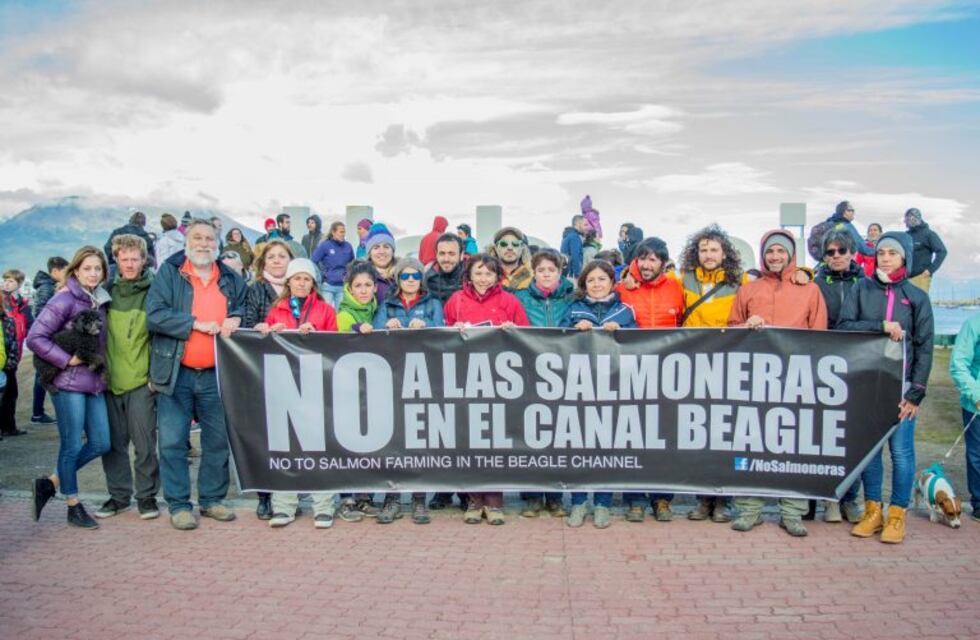 Ushuaia dijo: "no" a la instalación de salmoneras en las aguas del Beagle