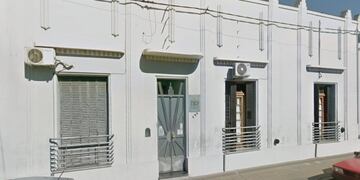 Del lugar huyeron también con la cartera de una de las empleadas\u002E (Street View)