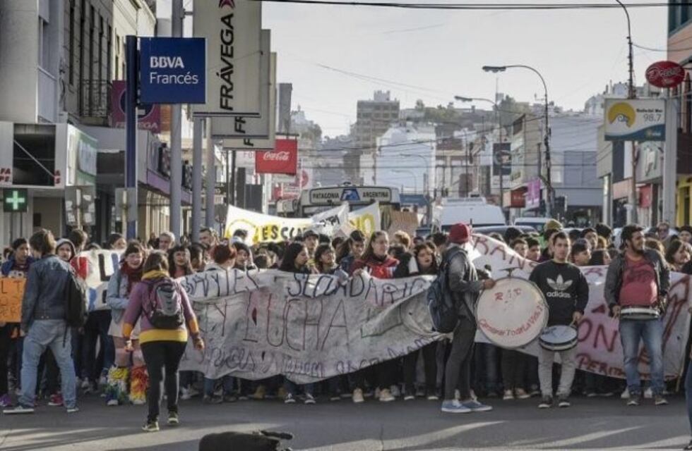 Estudiantes paran mañana en reclamo por el Transporte Educativo Gratuito