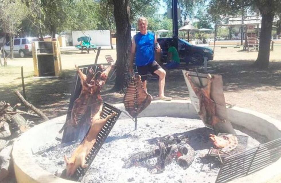 Un intendente pampeano rompió la cuarentena para comer un asado en un cumpleaños