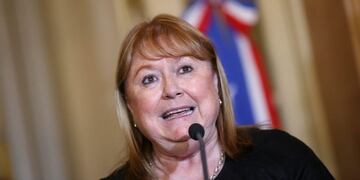 BAS001a. BUENOS AIRES (ARGENTINA) 04/11/2016.- La canciller argentina, Susana Malcorra, habla hoy viernes 4 de noviembre de 2016, durante una reuniu00f3n en el Palacio San Martu00edn de Buenos Aires. Los ministros argentinos de Relaciones Exteriores y de Defensa, Susana Malcorra y Julio Martu00ednez, y sus pares de Chile, Heraldo Muu00f1oz y Josu00e9 Antonio Gu00f3mez, sostienen un encuentro en el marco de la