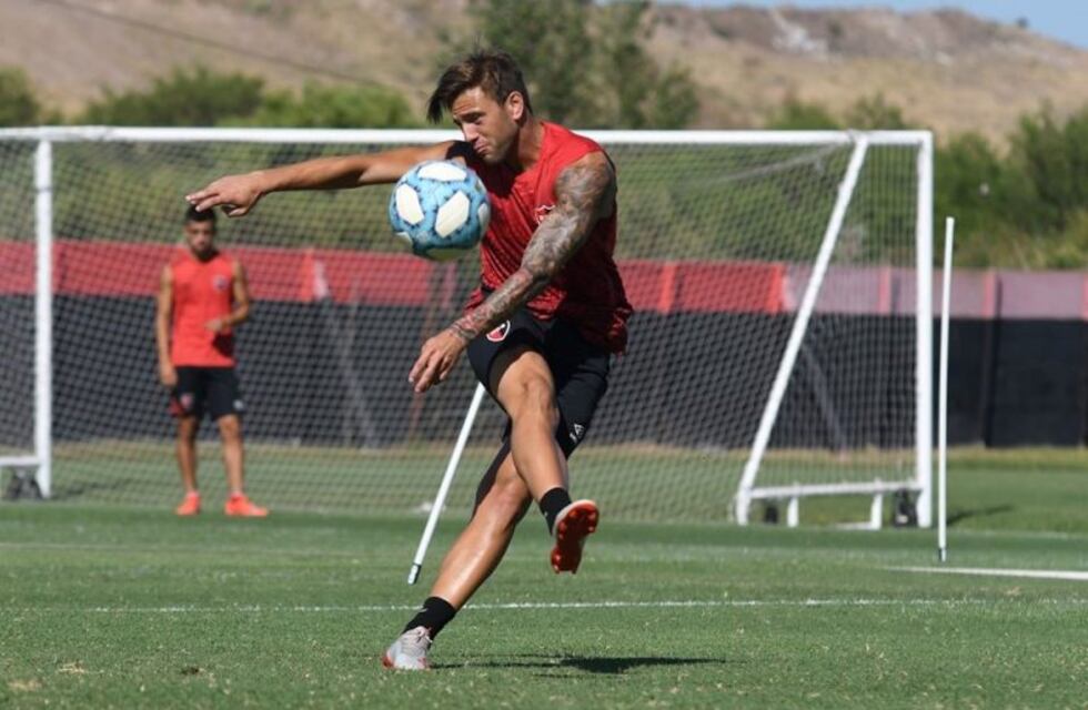 Newell's: Kudelka todavía no definió entre tres nombres para reemplazar a Pablo Pérez